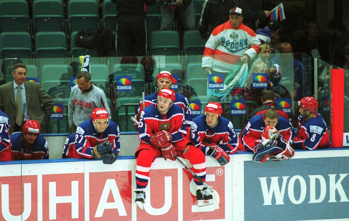 29 апреля 2000 года в Санкт-Петербурге стартовал чемпионат мира по хоккею, который по всем прогнозам должен был стать триумфальным для сборной России.-2
