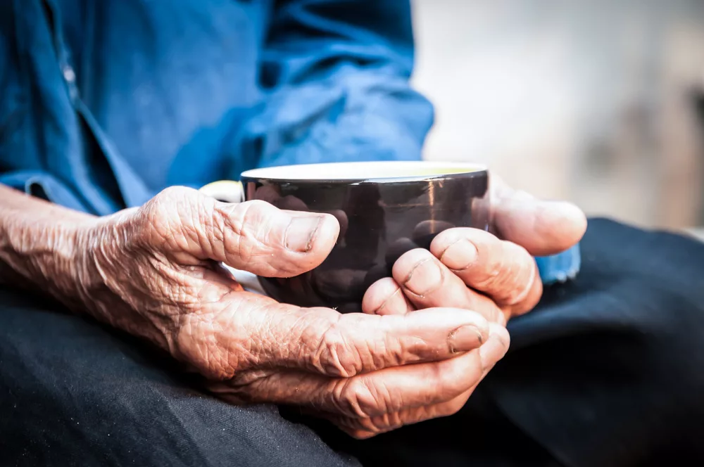 https://cdn4.mygazeta.com/i/2015/10/old-hands-aging.jpg