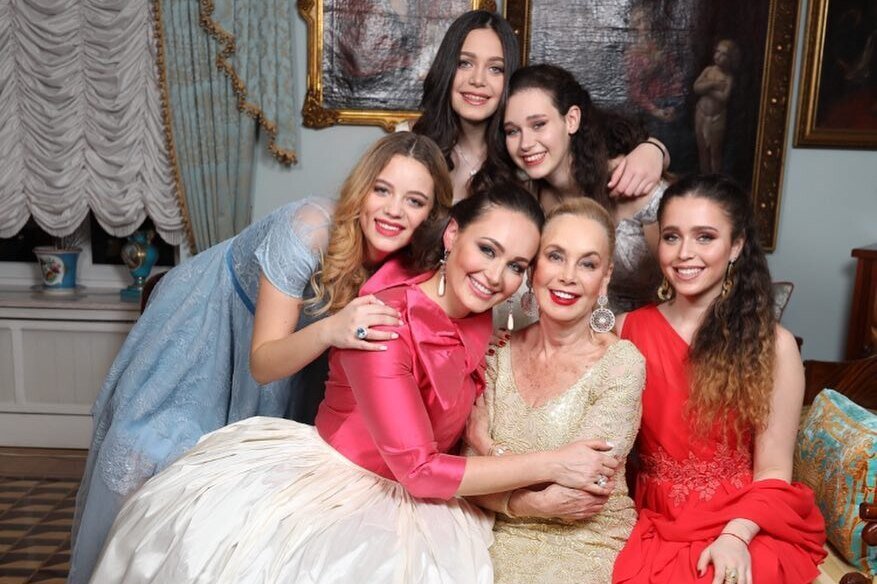  Как сегодня выглядят и чем занимаются родные Иосифа Кобзона