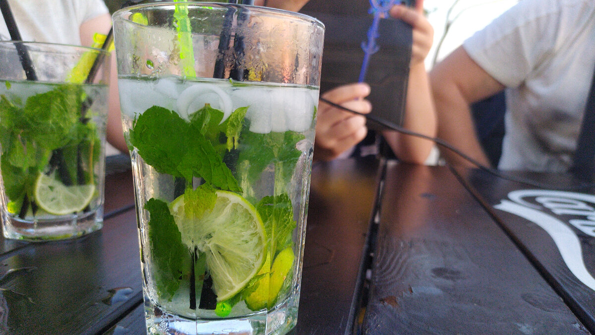 Лёд таял и таял. 