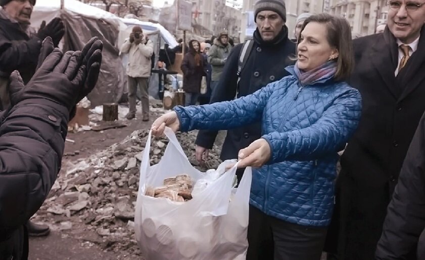 "Мы вам печеньки, а вы нам - вашу страну!"