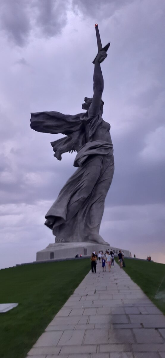 1862. памятник «тысячелетие россии». волгоград родина мать мамаев курган. величественный монумент длинный. величественные монументы.