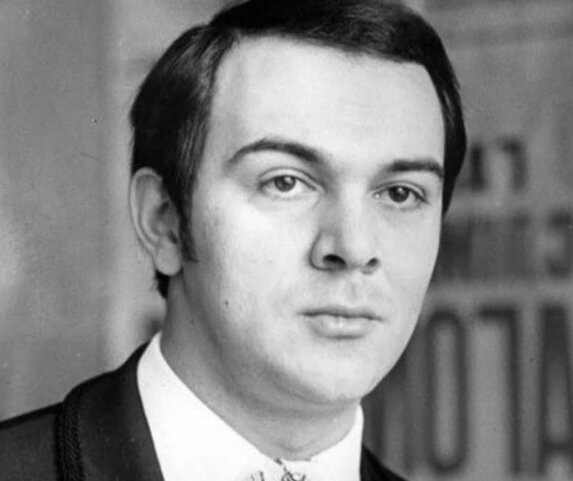 Магомаев лысый. Персональный сайт муслима. Адвокат магомаева чеченская республика. Бмчик - персональный сайт муслима магомаева. Женщины муслима магомаева.