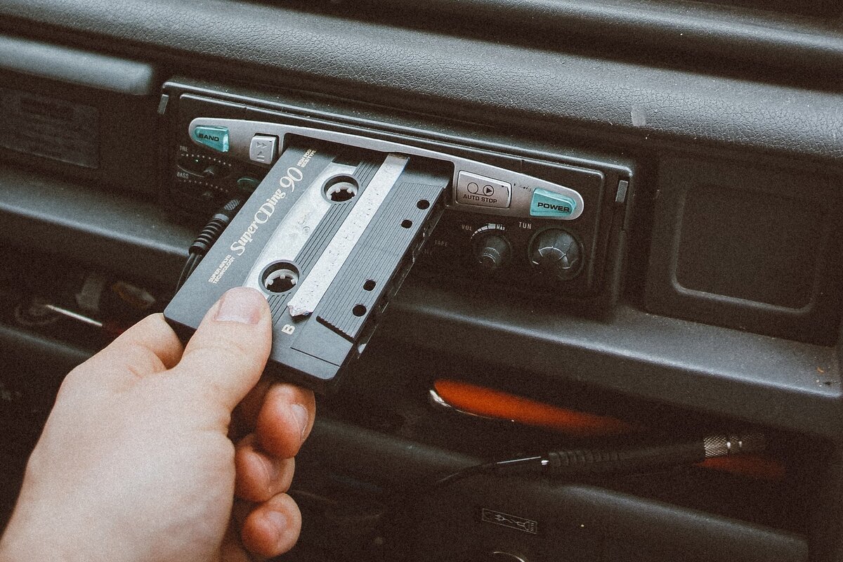     Где логика? Почему мы слушаем депрессивную, а не веселую музыку, когда нам грустно