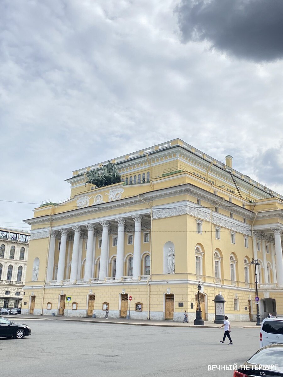 площадь Островского, 6. Метро Гостиный двор/Невский проспект