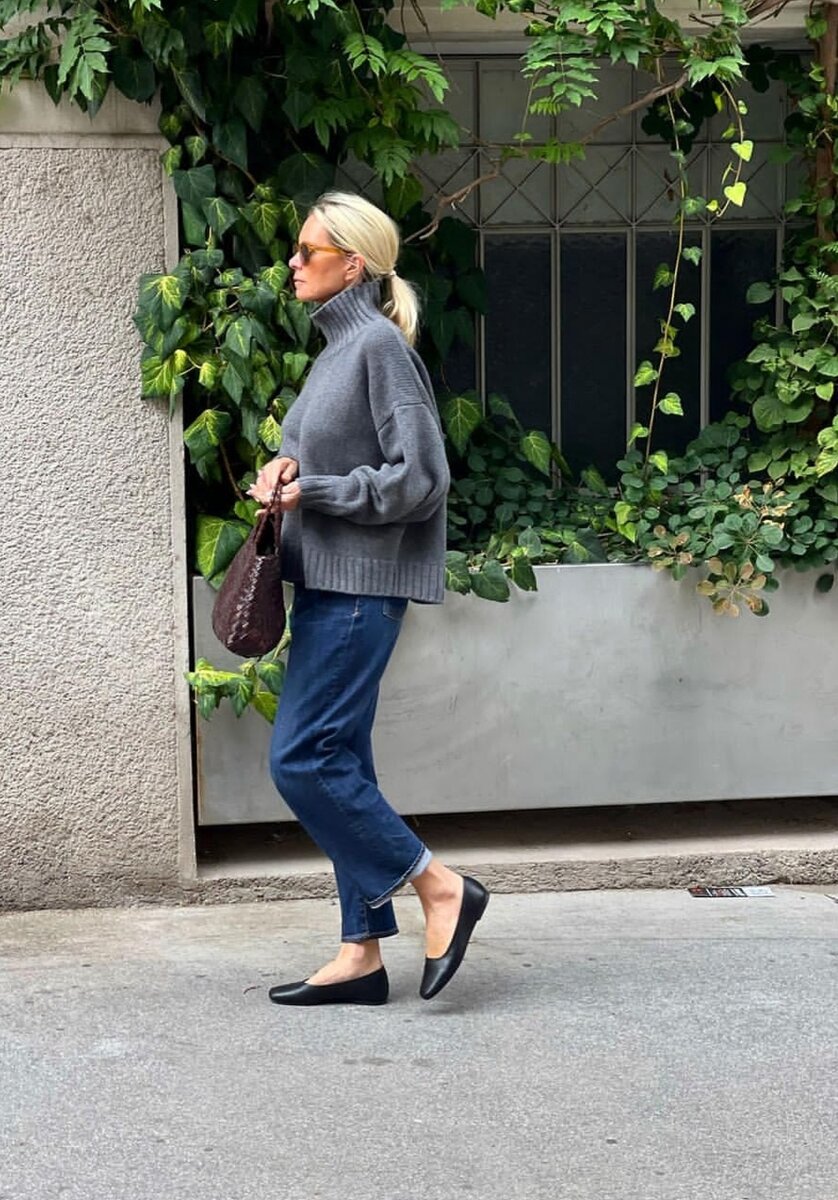 Устали от яркого, надоела цветовая шумиха и перегруженность принтами - выбираете минимализм, образ все равно остается модным.