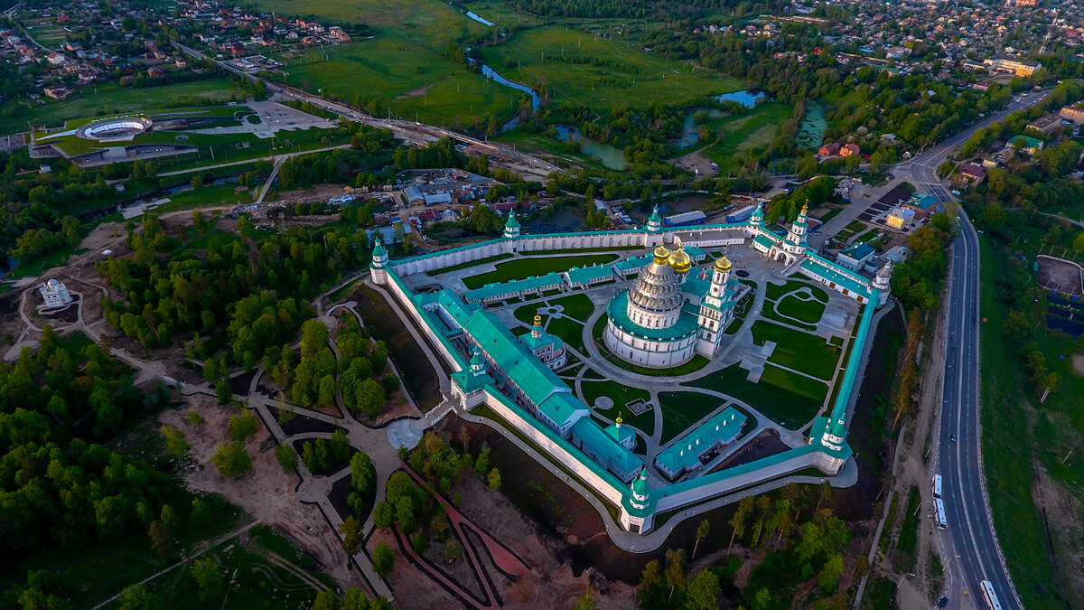 Городской округ истра московская. Новоиерусалимский монастырь в Истре. Новый Иерусалим в Подмосковье монастырь. Истра Московская область монастырь Новоиерусалимский. Истра Новоиерусалимский монастырь с высоты птичьего полета.