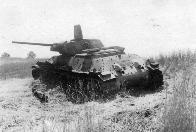  Сейчас, у многих исследователей которые слишком сильно доверяют мемуарам немецких танкистов и используя какие-либо личные выводы, приходят к мнению что советские Т-34 и КВ-1 были «чудо-оружием»...-2