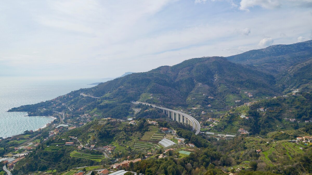 Лигурийский пейзаж в районе Вентимильи. Фото: А.Чемоданов