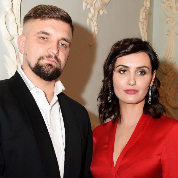 Баста на концерте в Ульяновске признался в любви своей жене