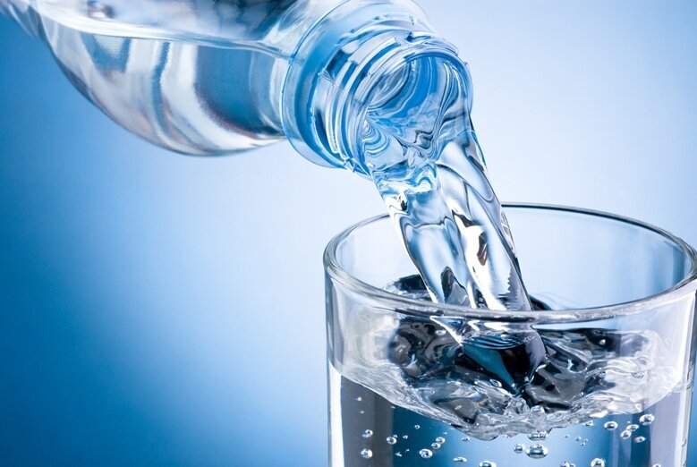  Вероятно, вы слышали много раз, что стакан воды утром приносит много полезного для нашего здоровья. Многие люди часто пьют воду до завтрака.