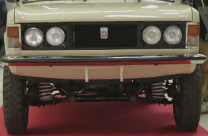 POLSKI FIAT 125SP KOMBI 4 × 4. Хорошо видны "Нивовские" агрегаты.