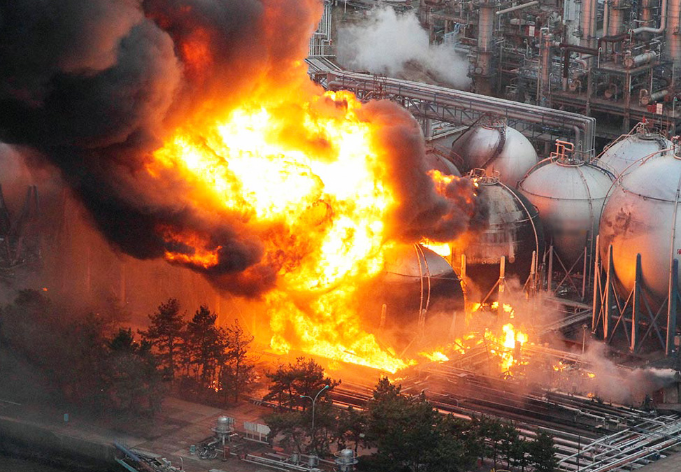 Авария на японской аэс. АЭС Фукусима-1 взрыв. Авария на АЭС Фукусима-1 взрыв. Авария на АЭС Фукусима-1 (Япония).. Фукусима взрыв на АЭС.