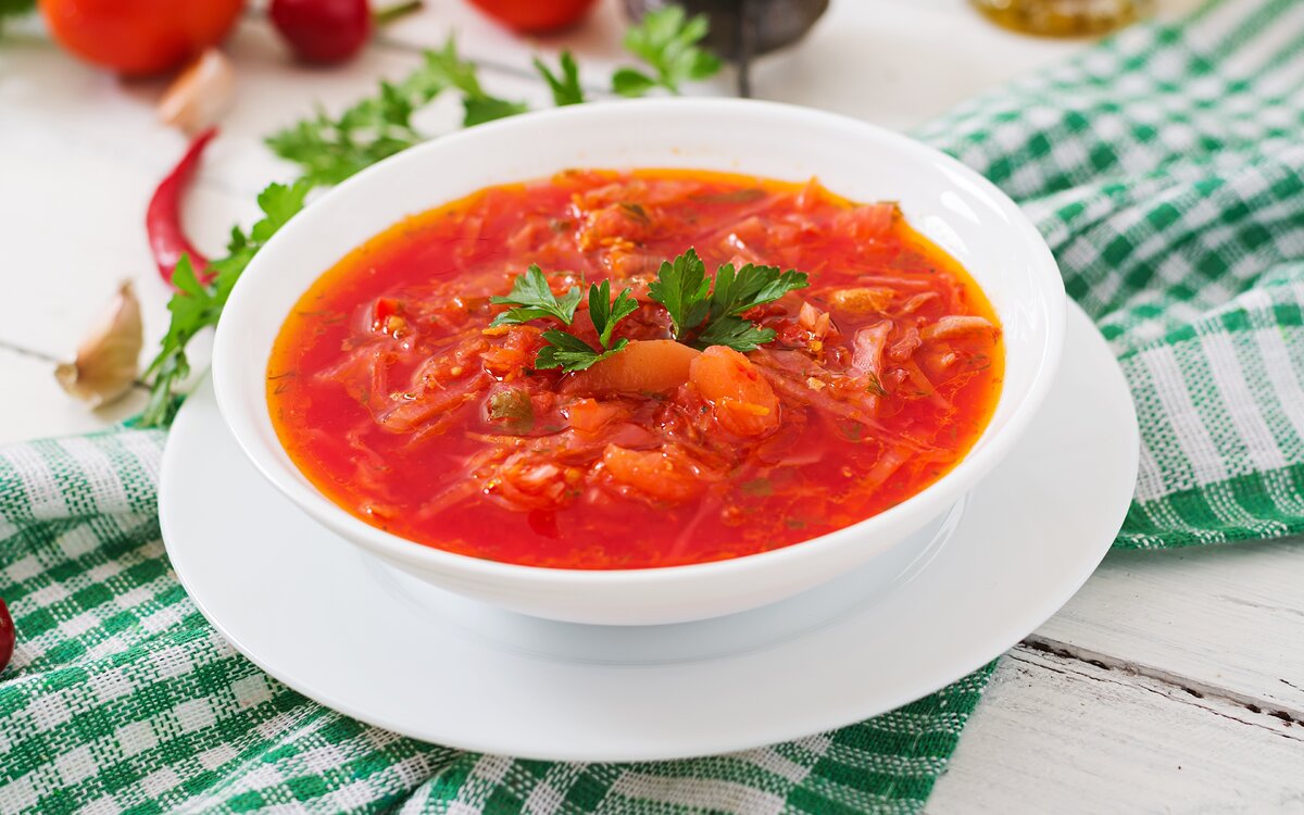 https://s1.1zoom.ru/b5050/832/Soups_Borscht_Plate_537691_3840x2400.jpg