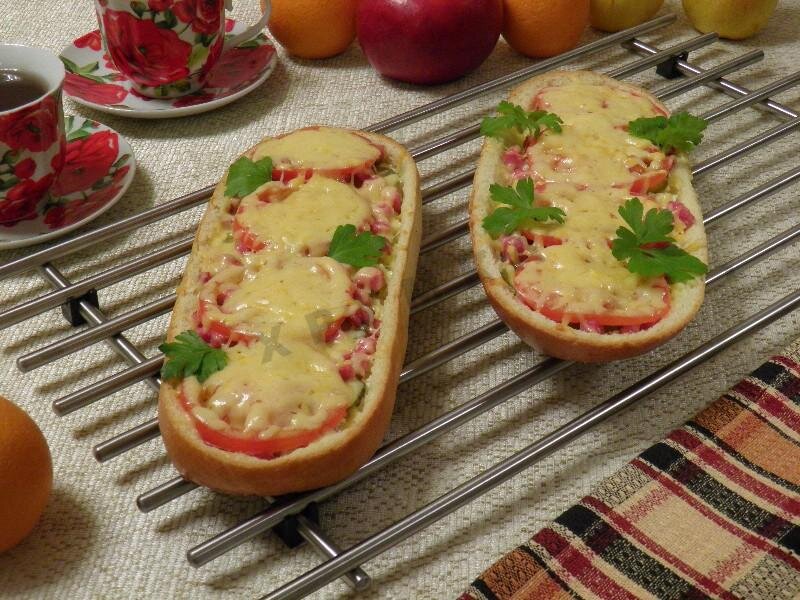 Фаршированные батоны, пицца