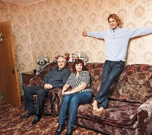 Василий Степанов с родителями