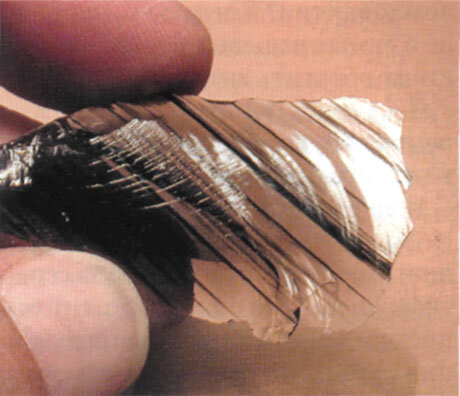 Осколок обсидиана намного острее любого стального ножа.