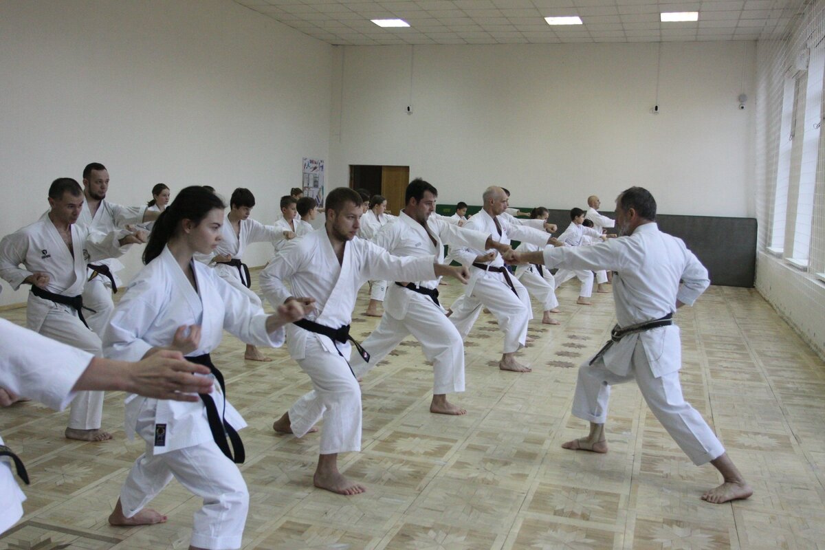 Сто человек против одного - не проблема для Шихана 