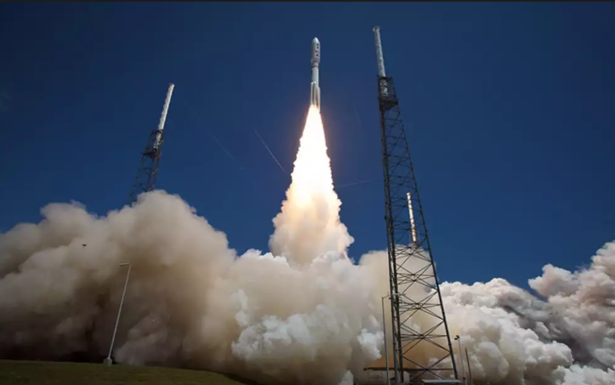 Запуск ракеты Atlas-V. Источник: popsci.com