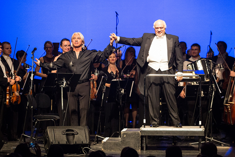 Константин Орбелян и Дмитрий Хворостовский на концерте цикла «Звезды мировой оперы в Новой Опере» ©Даниил Кочетков | novayaopera.ru