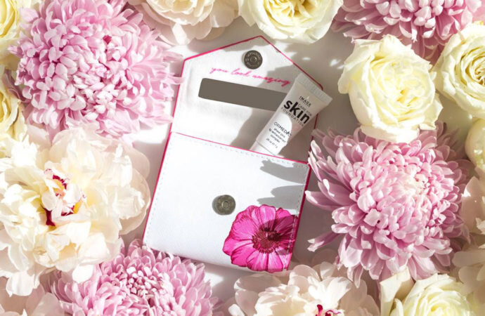  Я люблю получать необычные подарки, но иногда вернуться к классике – шоколаду, духам, косметике, ювелирным украшениям и, конечно, букету цветов – не менее приятно. Особенно когда все вышеперечисленные элементы настолько оригинальны.