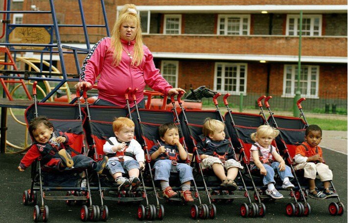 Кто тут отказывается от пособий?