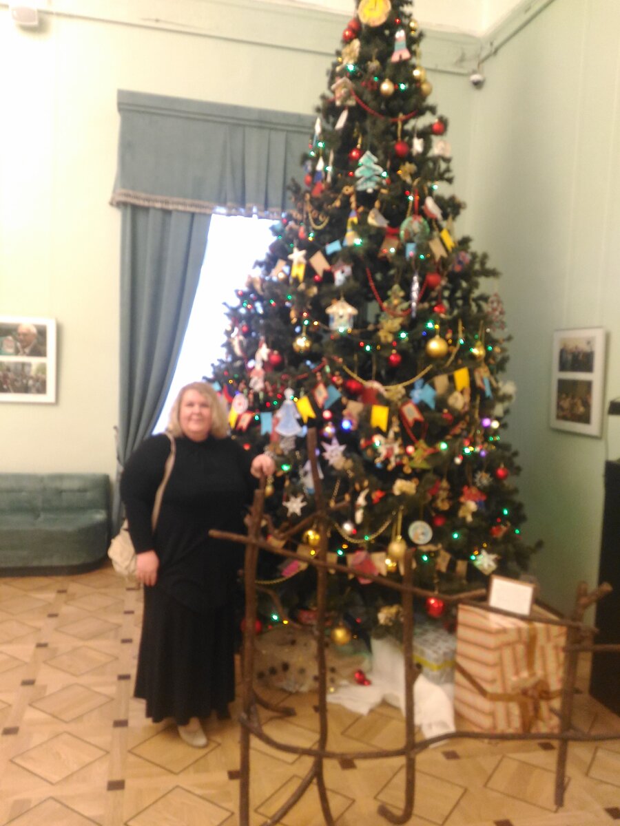 Другие фото пока показывать не хочу, дабы не развлекать мир собой, как фриком.  Пока так - силуэтом с размытым лицом. :-)