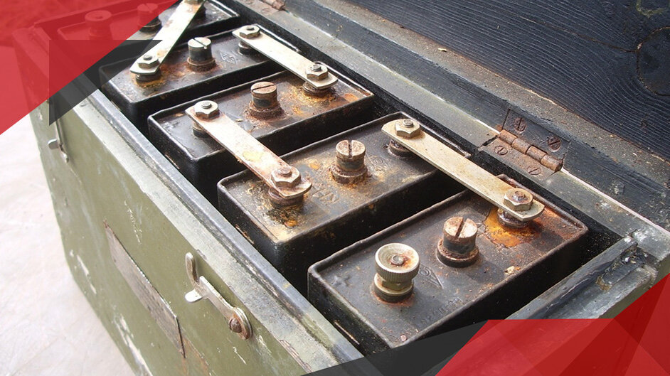 аккумуляторная батарея 12ст-85. танковый аккумулятор 24 вольта. место механика водителя танка т-80. танк для полевых условий. кабина механика водителя танка т-80.