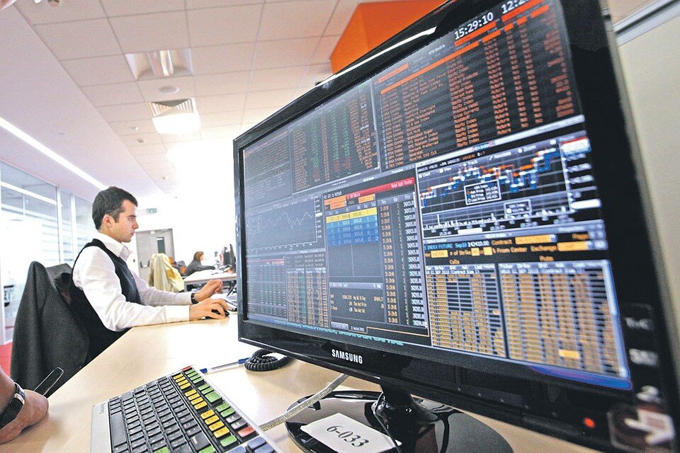 биржевые работники. трейдеры московской биржи. трейдеры московской биржи. трейдеры московской биржи. московская биржа.