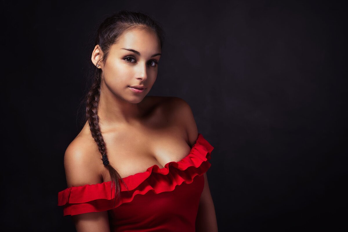 Даже если девушка очень красивая, ей нужно уметь правильно разговаривать со свои мужчиной (источник фото: Яндекс.Картинки)