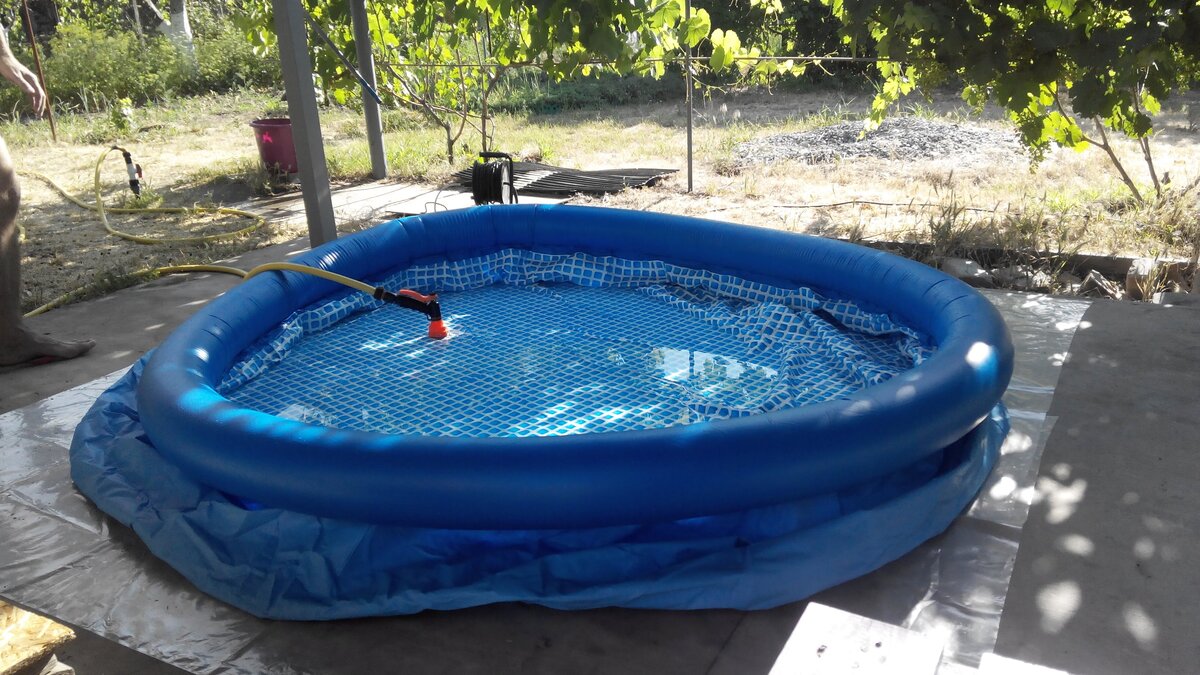 Дно расправляем еще до набора большого количества воды