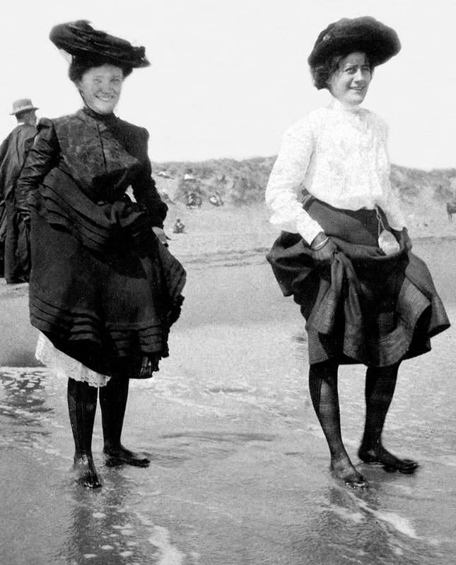 Девушки на пляже в Калифорнии, 1900 