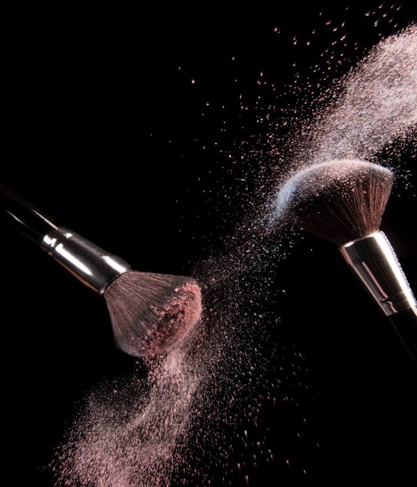 https://www.pexels.com/photo/cosmetics-makeup-brushes-and-powder-dust-explosion-1926620/