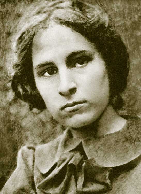 Елена Дьяконова никогда не была красавицей, но благодаря любви и деньгам стала ею