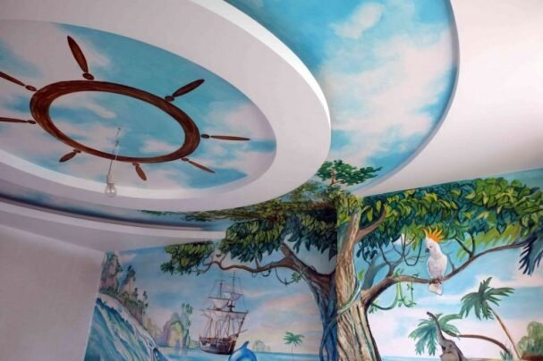 Красивый и оригинальный потолок для детской комнаты (2 фото)