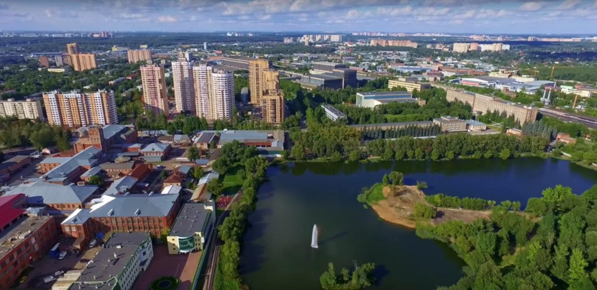 Фото реутова. Реутов пруд. Город Реутов пруд. Фабричный пруд Реутов пляж. Реутов парк с озерами.