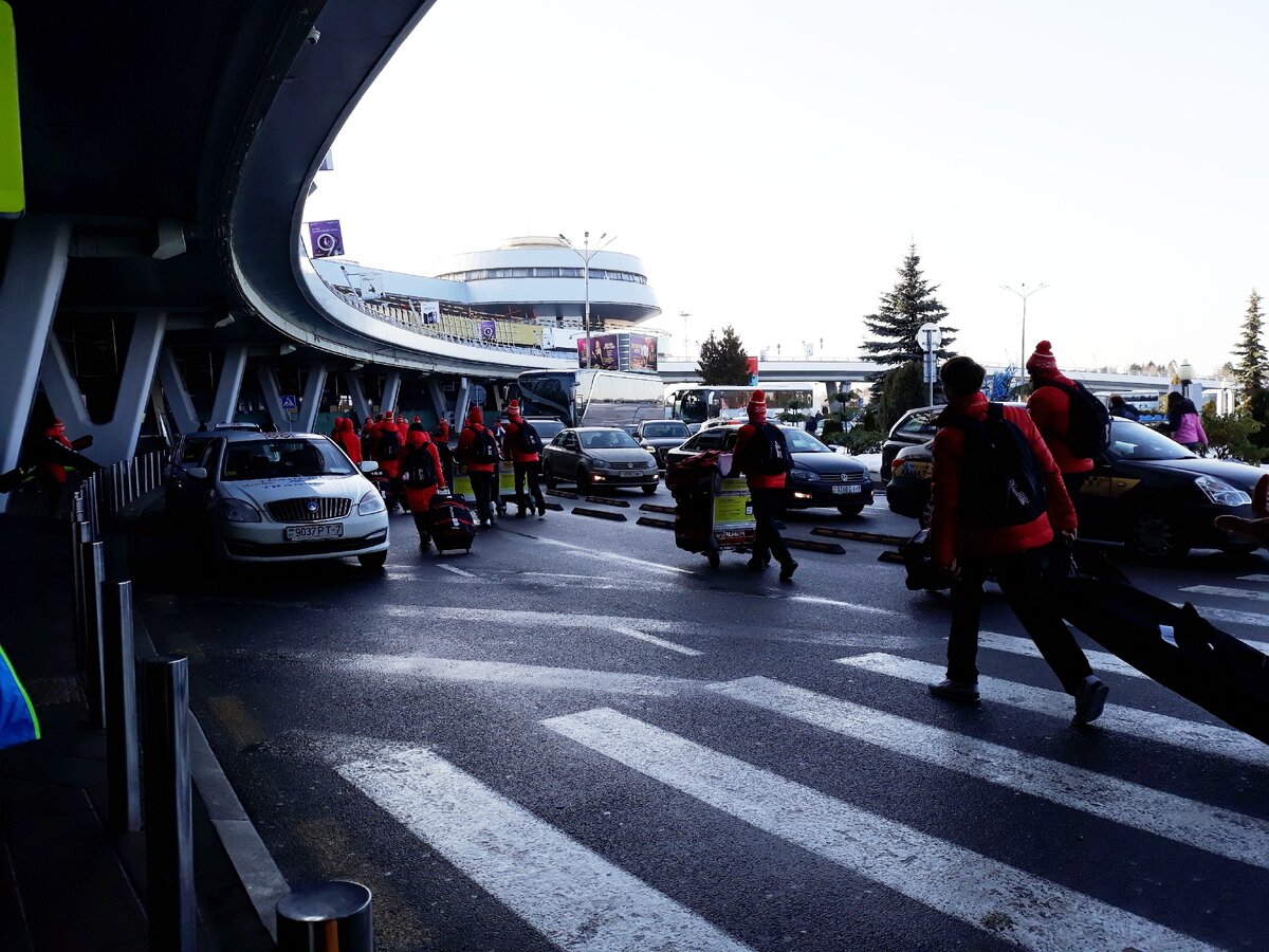 Аэропорт Минск, раннее  утро