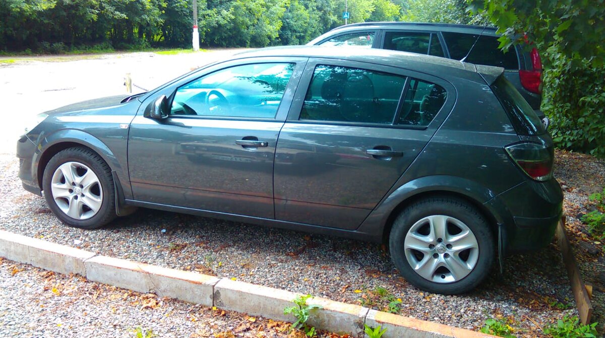 Вот такое фото сохранилось. Цвет серый металлик.