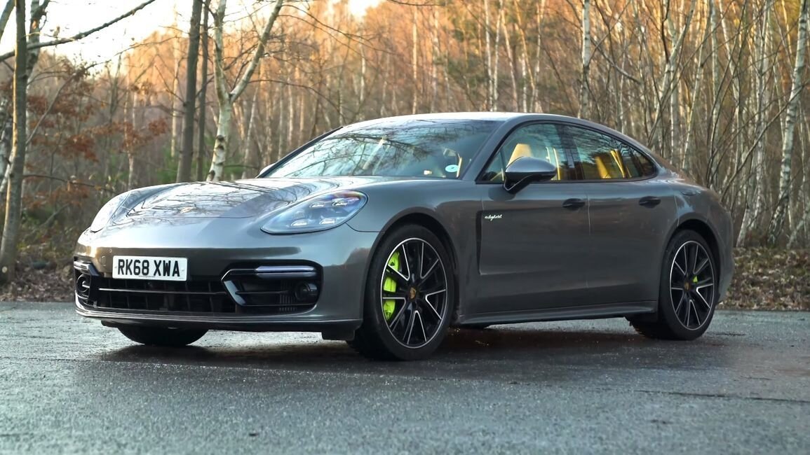 Porsche Panamera 2020 зеленая