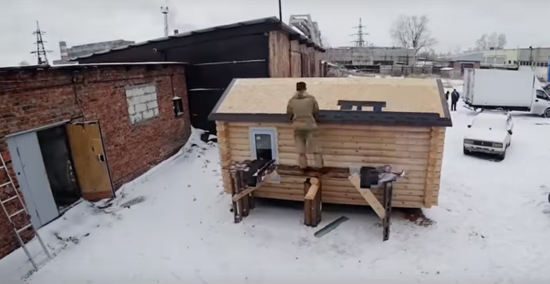 Мужики построили дерявянный дом на базе Уазика, вот что у них получилось