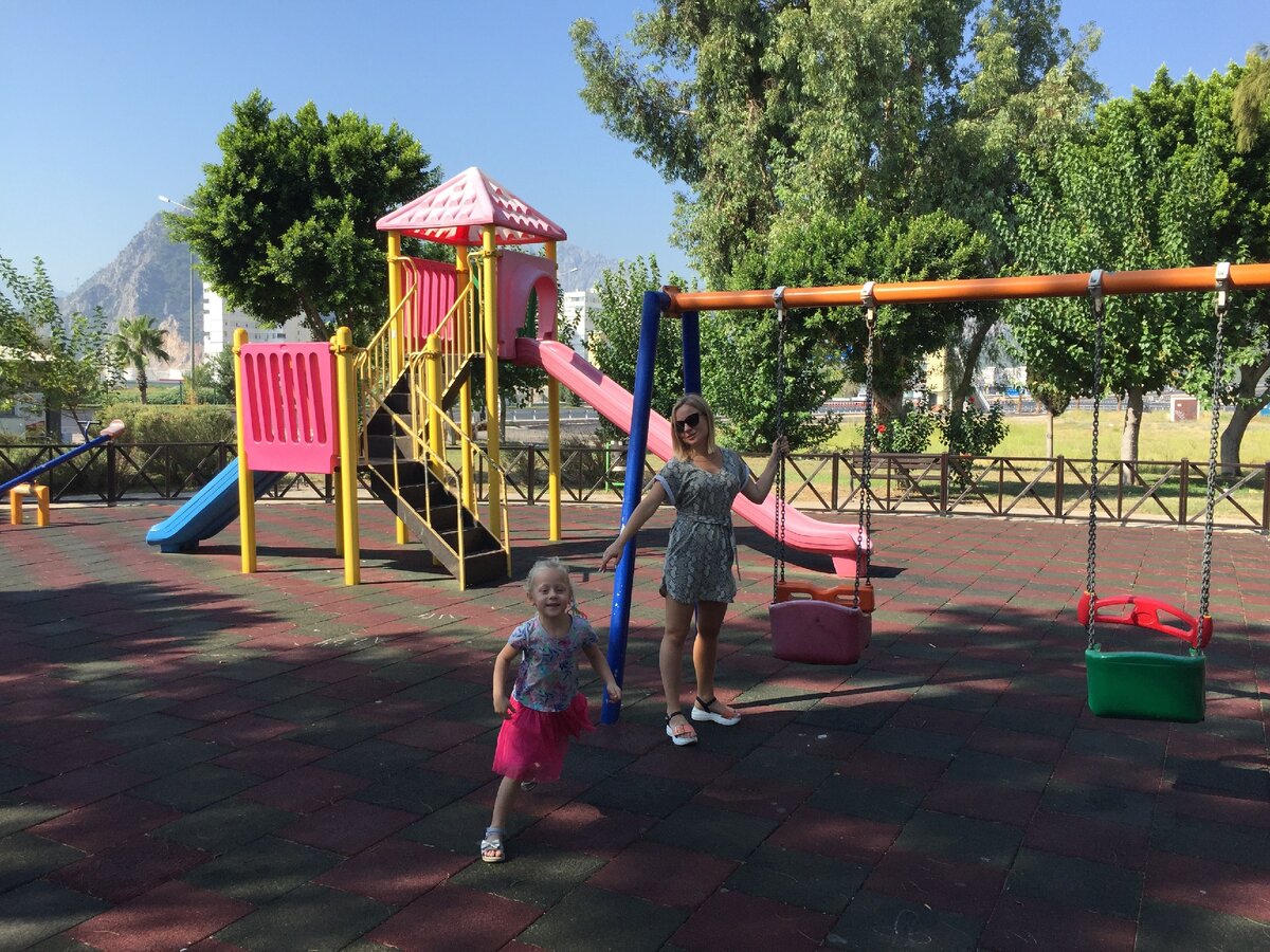 Площадка у дома