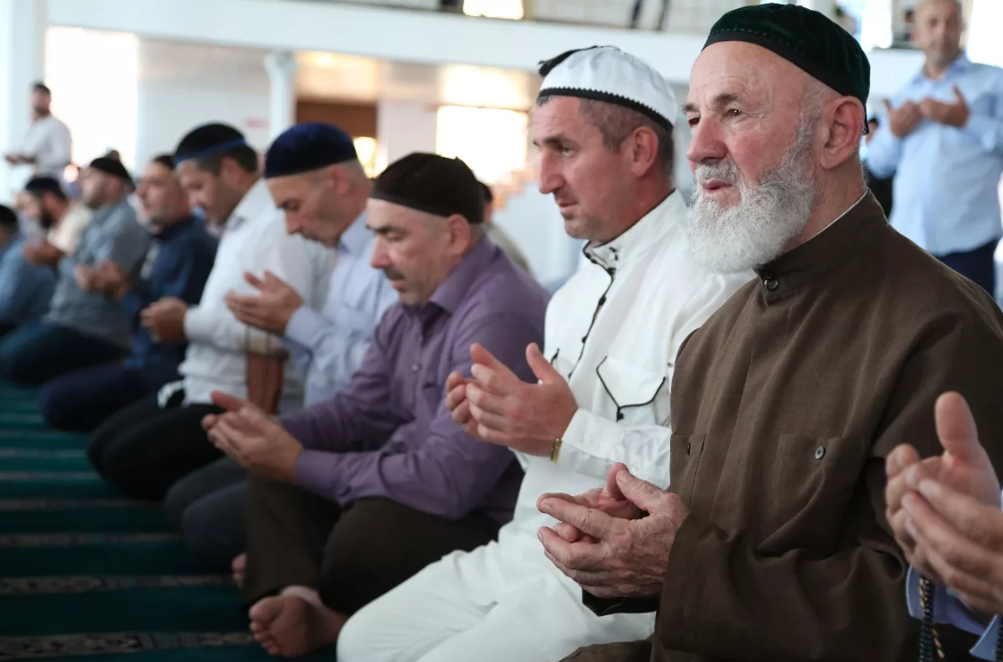 Чеченская религия. Ислам на кавказе. Мечеть пророка мухаммеда в грозном. Мечеть сунжа ингушетия. Мусульмане кавказа.