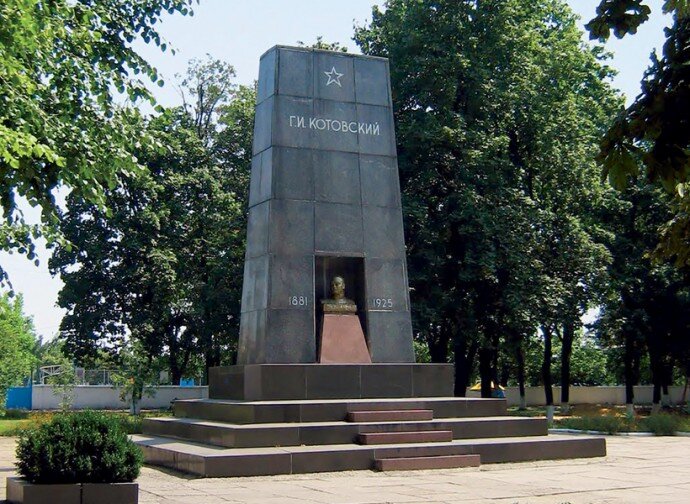 Памятник Котовскому а городе Подольск Одесской области