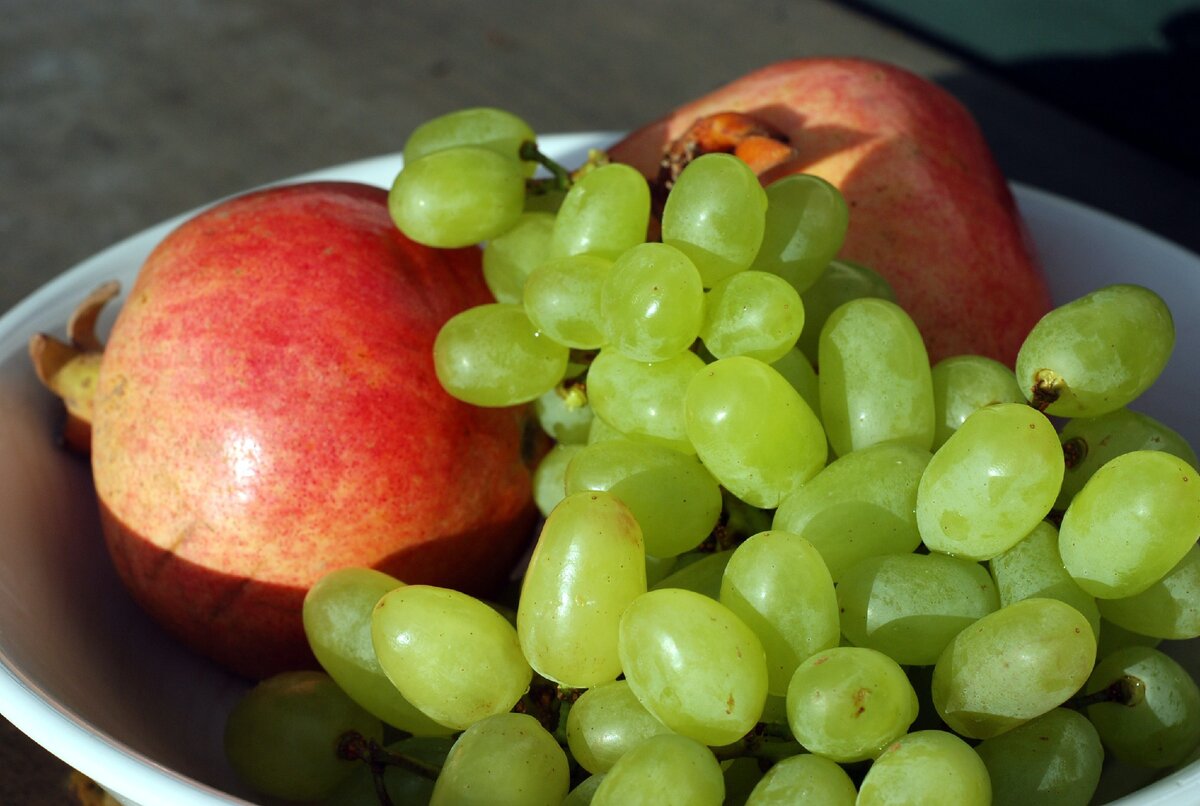 Диетологи объясняют, когда лучше есть фрукты