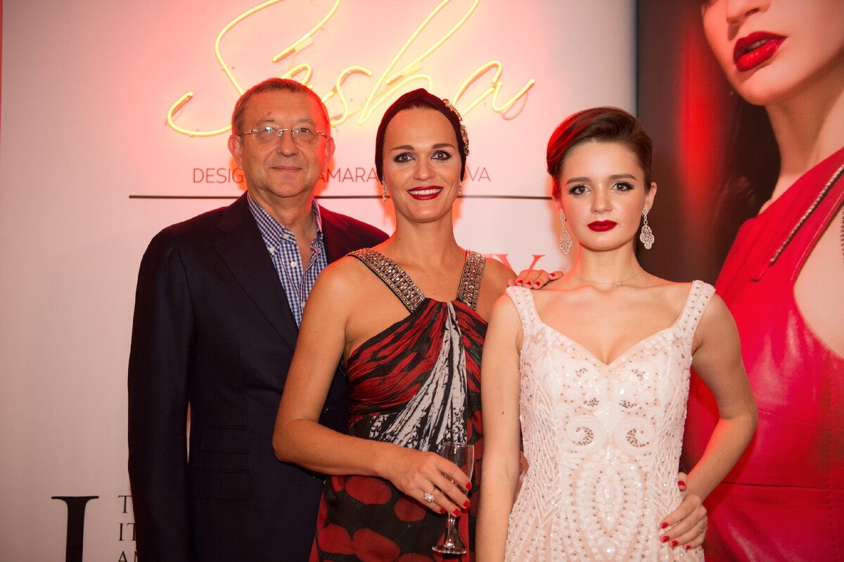 Певица Слава с семьей