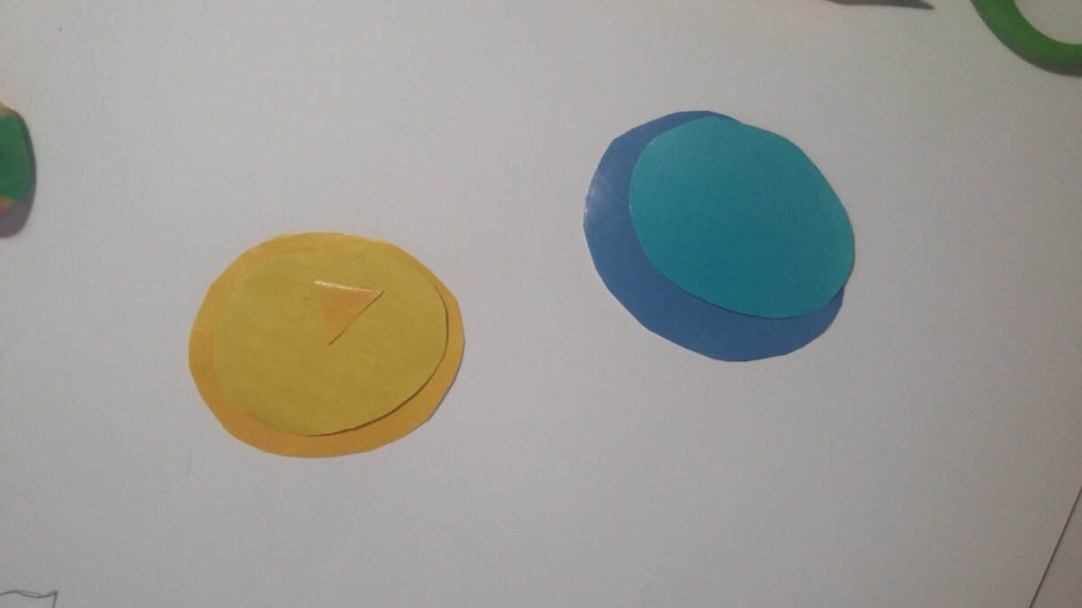 Вырезали овалы для шариков