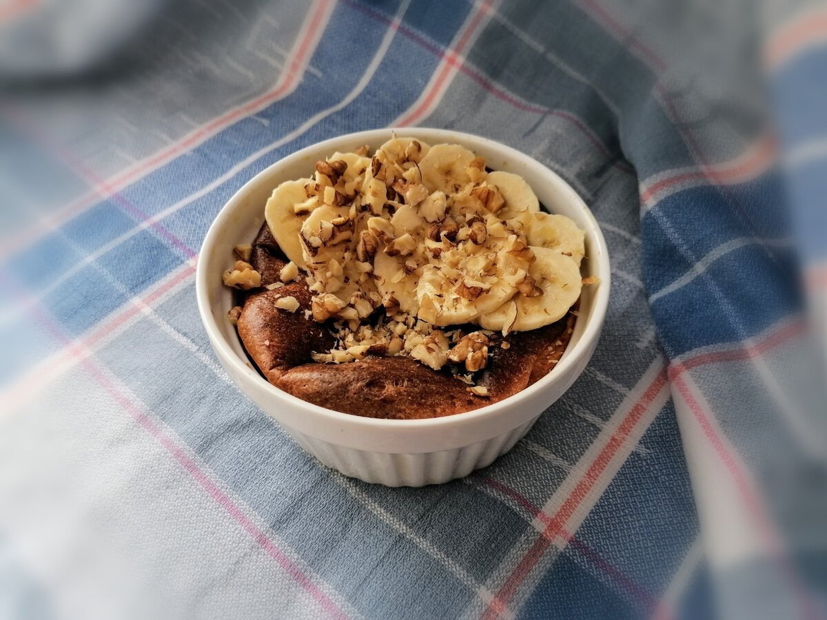 Запеканка получается очень нежной и пористой, в меру сладкой и в то же время полезной