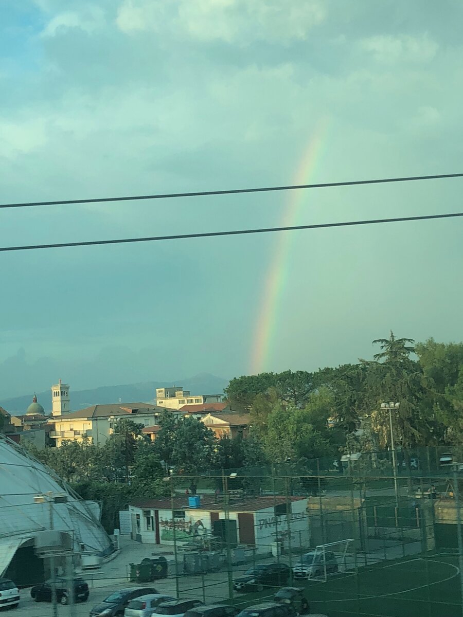 Радуга из окна поезда близ Неаполя. Фото автора
