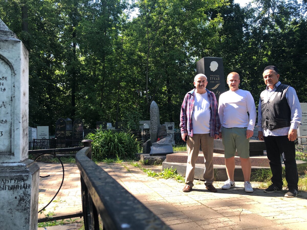 «Знай цену живым, знай могилы наставников»