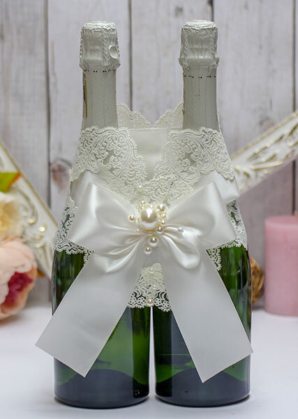 Декор на две бутылки в цвете айвори. Подходит под любое оформление. 